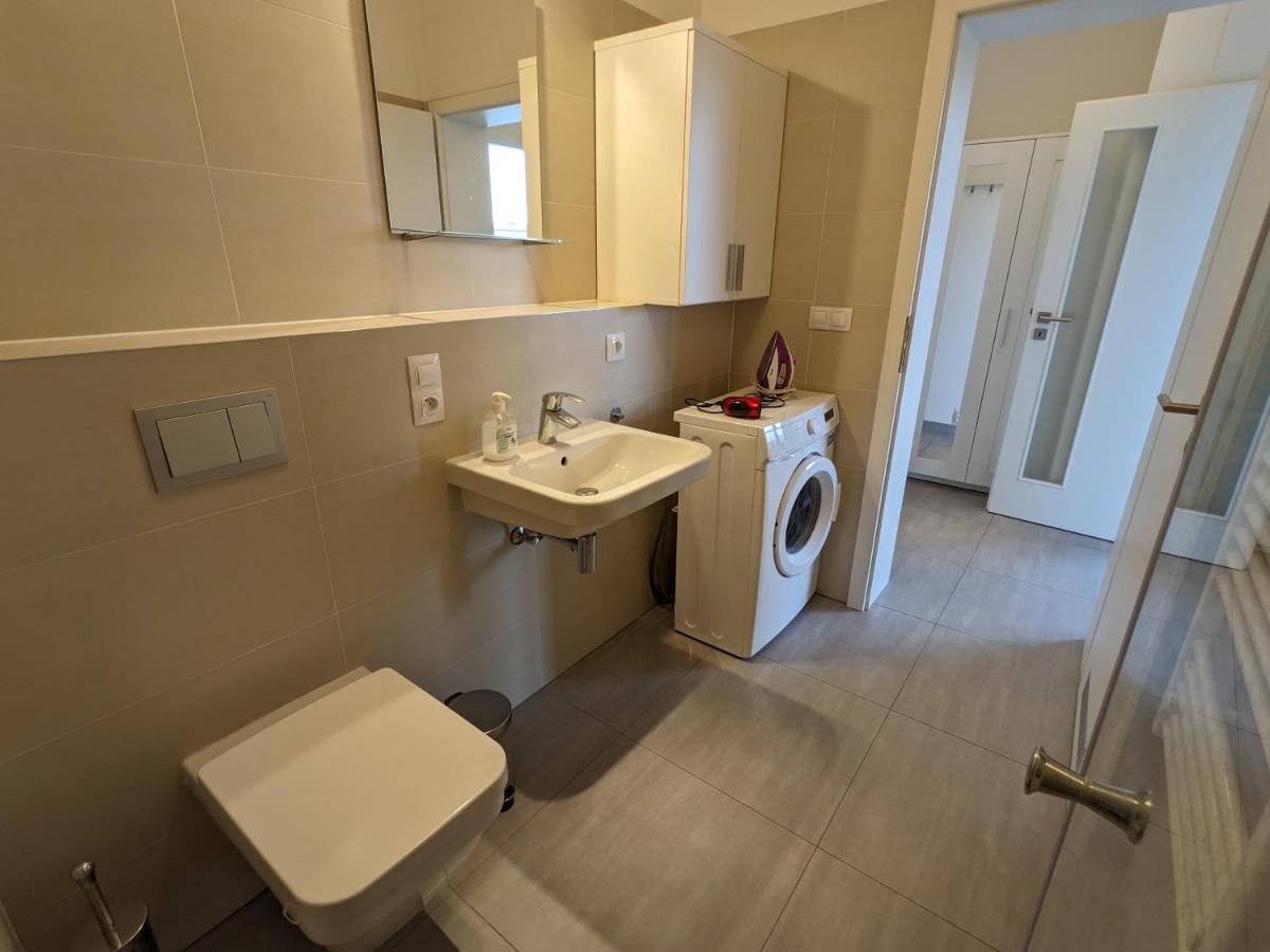 Cozy Apartment With Big Terrace In Central Prague - Karlin エクステリア 写真